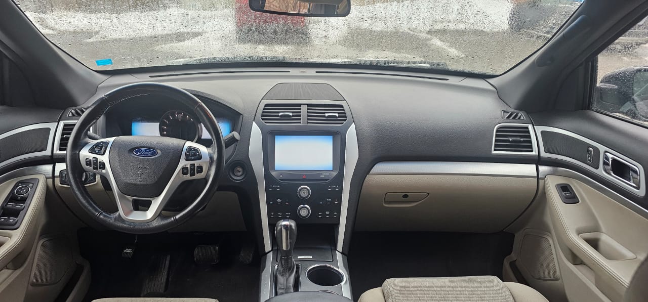 2013 Ford Explorer xlt. 3.5L