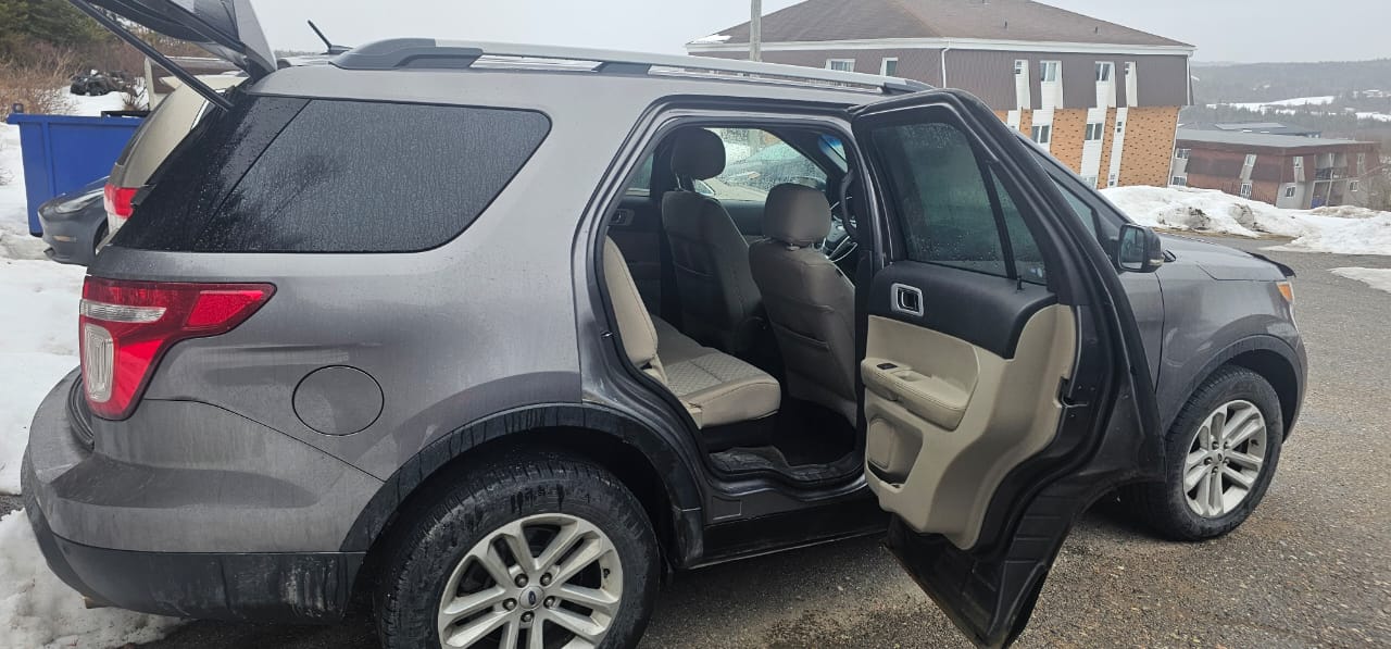 2013 Ford Explorer xlt. 3.5L