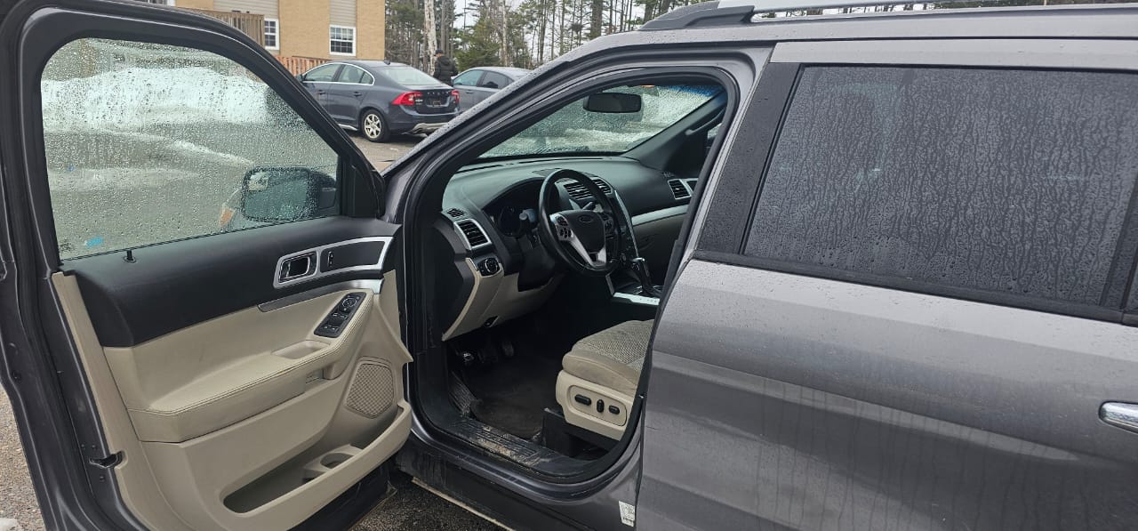 2013 Ford Explorer xlt. 3.5L